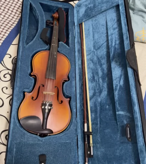 小提琴，家里孩子换寝了，这个琴闲置出来了。...