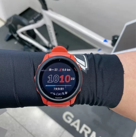 佳明(GARMIN)跑步手表Forerun...