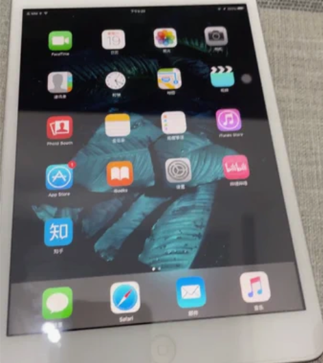 ipad mini 插卡版 底部有明显磕痕...