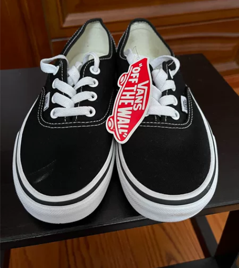 万斯 Vans 经典低帮 号码35 鞋头有...