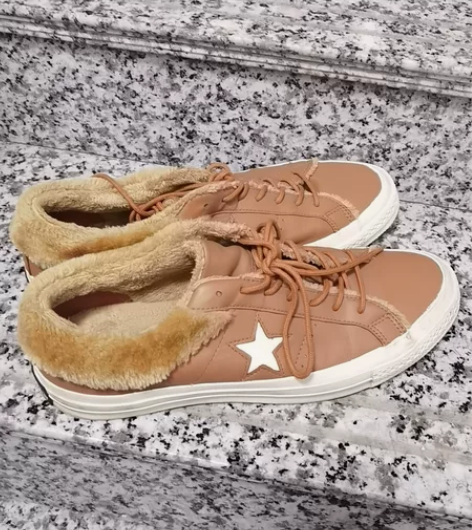 匡威板鞋，45码，百分百正品，喜欢的不要错...