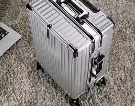 《个人闲置》中高端铝框拉杆箱铆钉加固异型框...