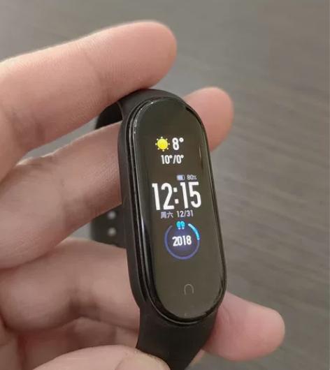 小米手环5，NFC款。可以当门禁卡，地铁卡...