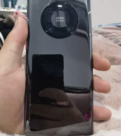 自用的华为mate40pro 4G的  8...