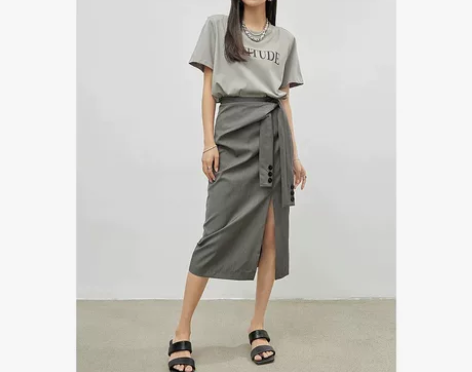 藏肉有设计感！灰绿色腰间压褶打结钉扣开叉中...