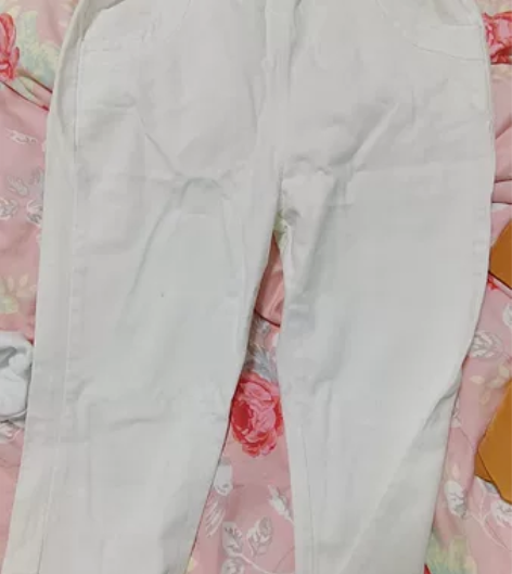 全新背带牛仔裤。100左右适穿。 感兴趣的...