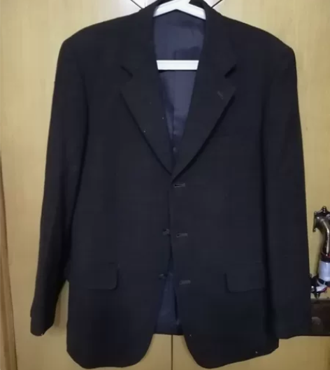 帅气春秋季男西装，版型很好，大商场购买。穿...