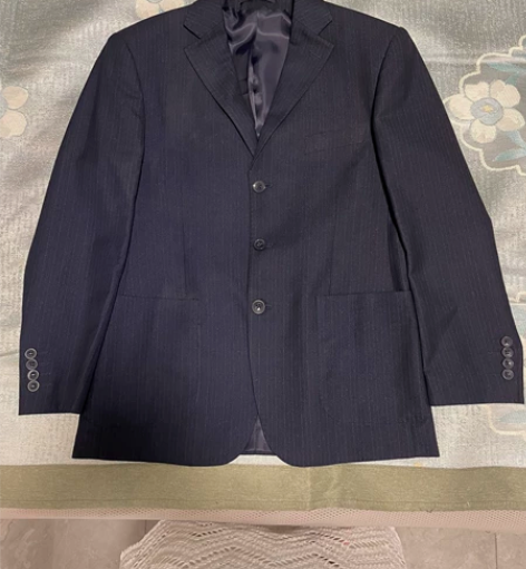 男士西服，胸围102c?m，衣长70c?m...