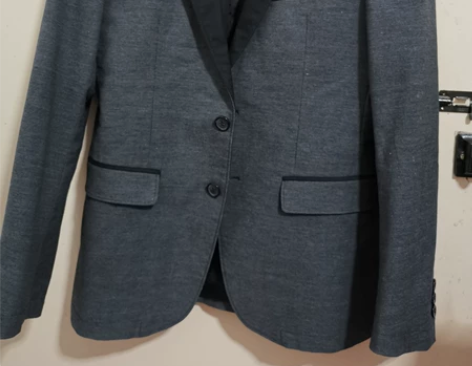 闲置休闲修身西服一件，穿过不超过5次，一次...