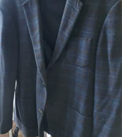 苹果羊毛西服!9层新。 感兴趣的话点“我想...