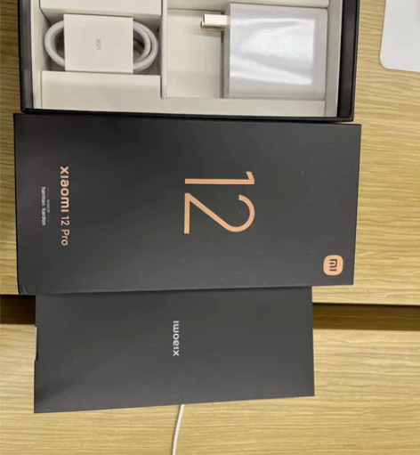 小米12pro，门店演示机，外观无磨损，九...
