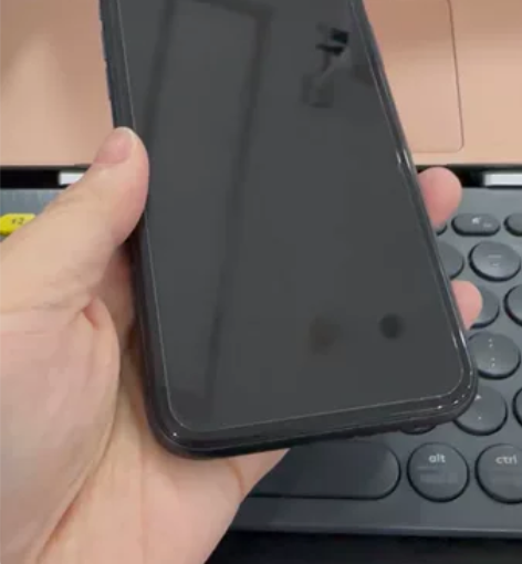 女生自用苹果手机11国行iPhone11 ...