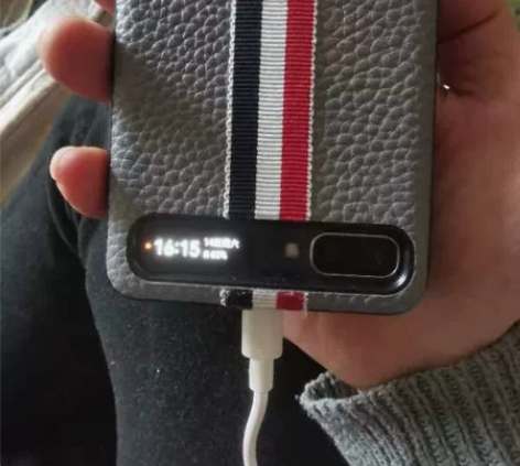 跟对象分手了，不想看到这手机三星折叠魔盒2...