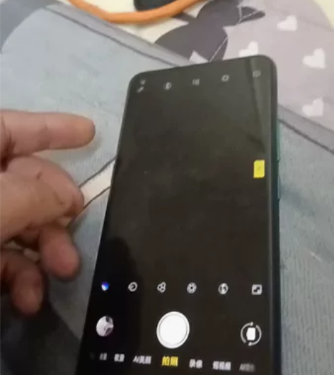vivoz5x，6+64g，功能一切使用正...