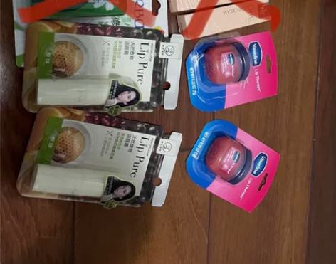 凡士林 曼秀雷敦 润唇膏 护唇膏 余四支了...
