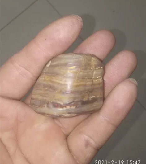 不知道什么石，硬度很大。偏远地区不包邮。 ...