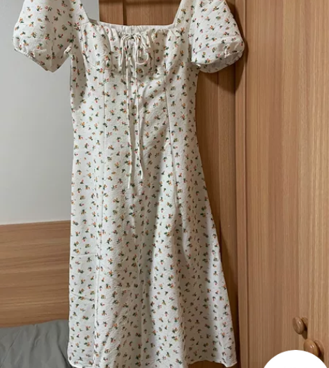 法式度假清新方领气质连衣裙 穿过两次 闲置...