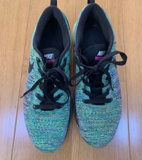 Nike运动鞋 有正常使用的轻微磨损 具体...