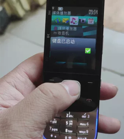 诺基亚5330,经典怀旧音乐手机。带氛围灯...