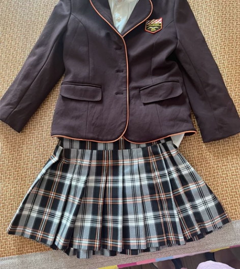 金山小学正装校服三件套，130号九成新转 ...
