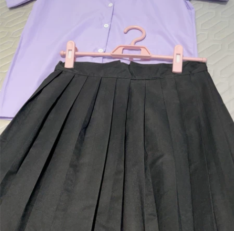 一套泰国校服 应该是s 未穿过 便宜出 感...