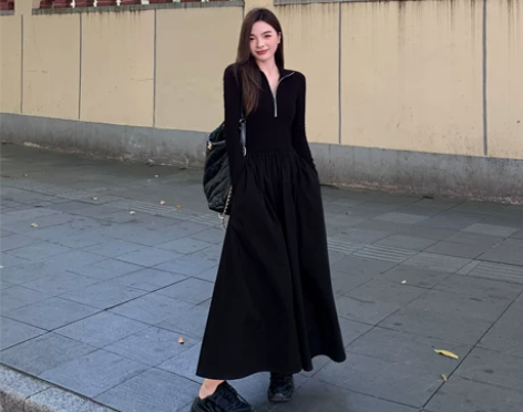 辰米范 黑色修身长袖针织连衣裙女秋季新款中...