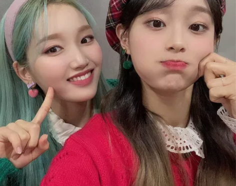 标价包邮出本月少女小卡都是自拍卡 一共8张...