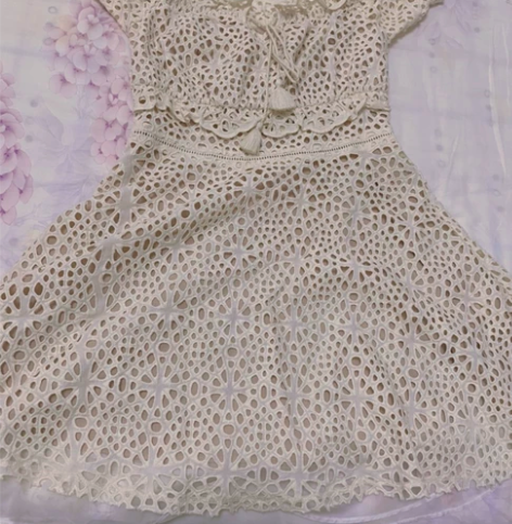 dizzit 小裙子，正品，可爱风 胸前蝴...