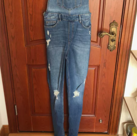 HM背带牛仔裤蓝色 感兴趣的话给我留言吧！