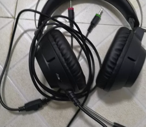 99新已拆封耳机，不想要了，可以小刀，没有...