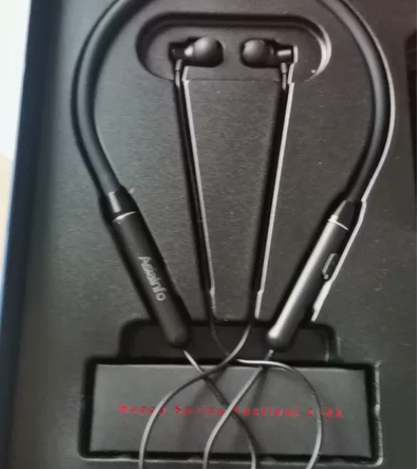 运动蓝牙挂脖式耳机，全新未使用过。 感兴趣...