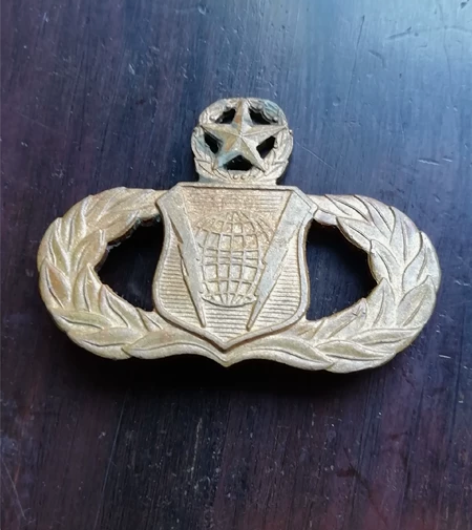 有年份老标牌，4x3厘米，11.1克，有鎏...