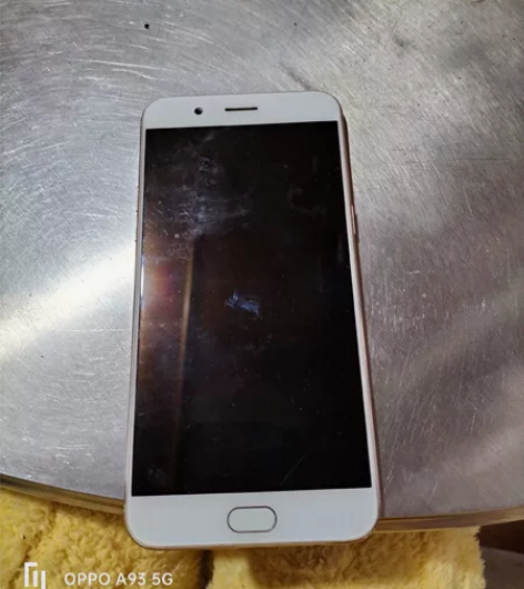 oppo r11 旧手机，屏幕完好，可开机...