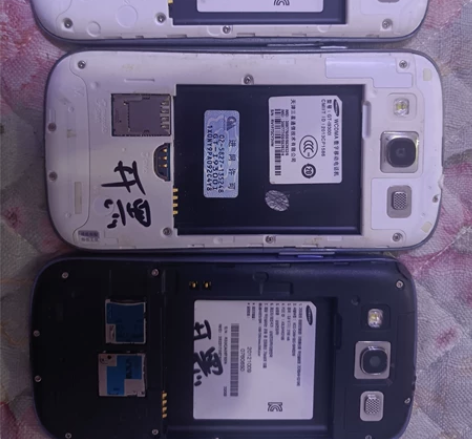 三星手机s3  三个一起出了，韩国三星手机...