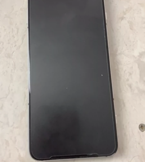 黑鲨3 开不了机 师傅说修要300块就买了...