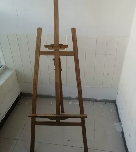 木制画架，新旧如图。 感兴趣的话点“我想要...