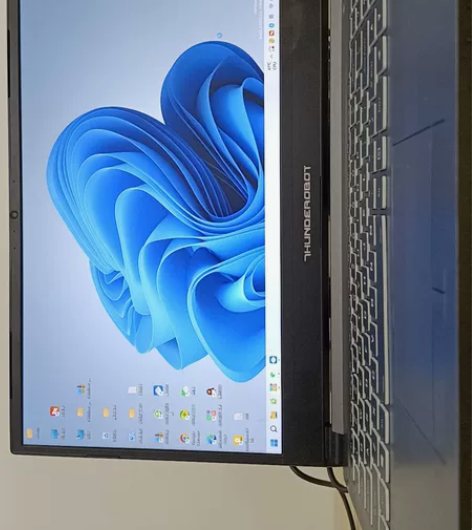 9.5成新雷神笔记本电脑，跳楼价卖了[流泪...