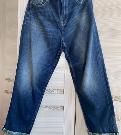 牛仔裤 裤口和腰有印花 175 M码 感兴...