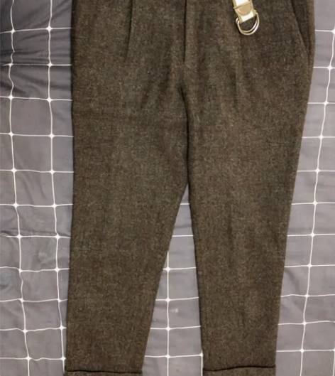 突然翻到个上学时候买的裤子，那时候乐意往成...