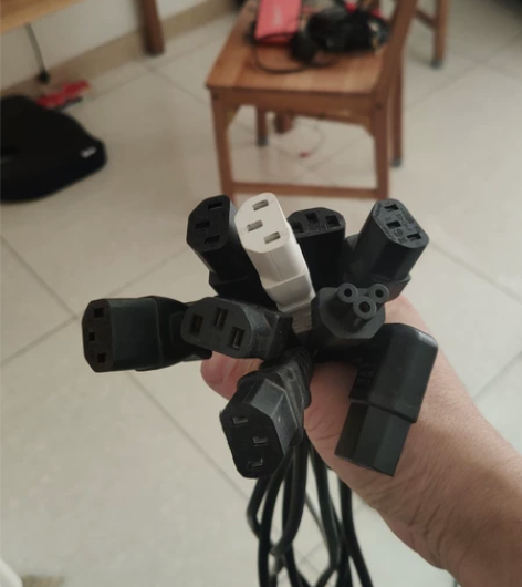 电脑电源线 感兴趣的话点“我想要”和我私聊...