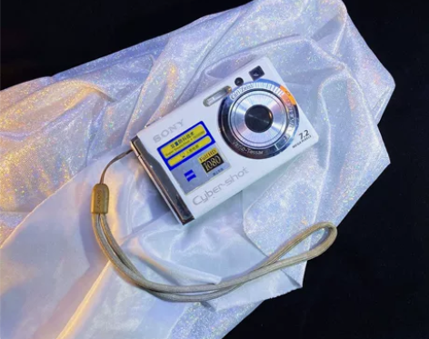 索尼DSC-W80  .奶白色ccd卡片机...