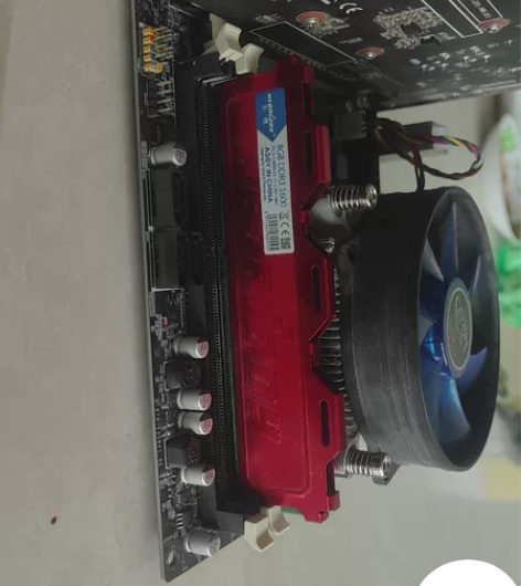 电脑主板 CPU内存条显卡，有看上的直接拿...