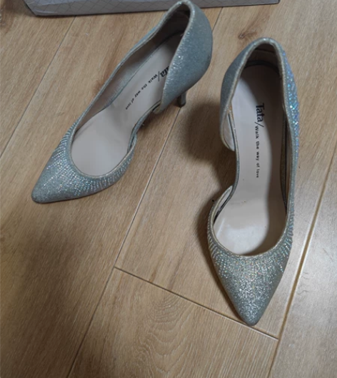 他她35码闪亮亮单鞋，他她皮鞋，5㎝中跟，...