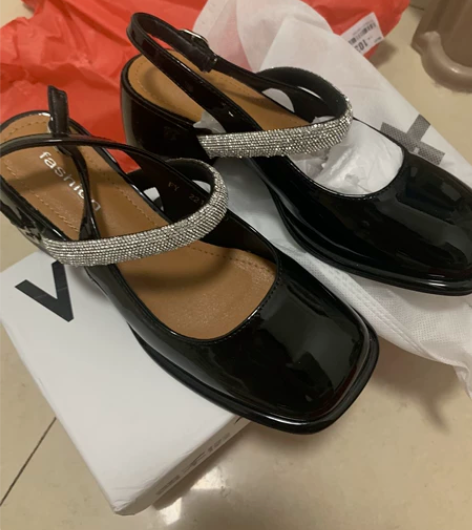 贾不假黑色玛丽珍鞋 全新 感兴趣的话点“我...