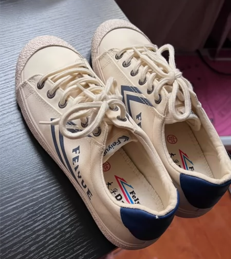 急出飞跃帆布鞋38码，码数买大了，另外买了...