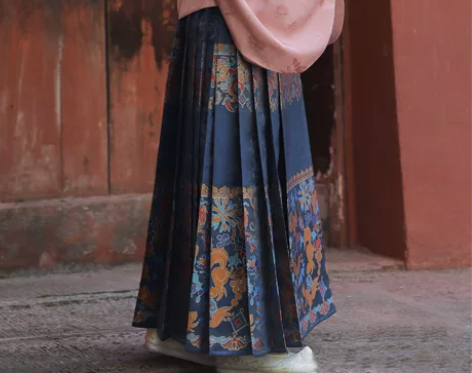 兰若庭汉服 如意松鼠 明制 妆花 马面 袄...