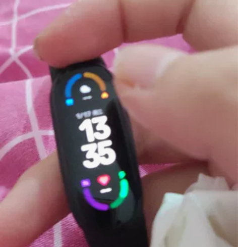 小米手环6标准版   左上角有小裂纹，局部...