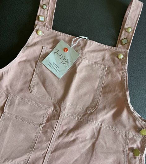 全新背带裙，价格很便宜，全场满三件包邮～ ...