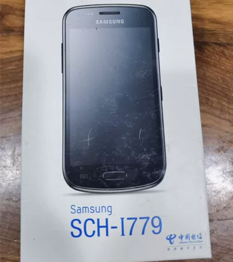 三星手机SCH-I779，双电池，带充电仓...