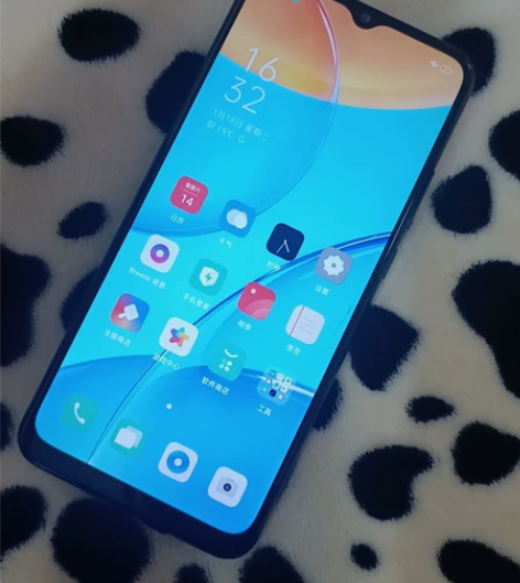 OPPO a35 4+128 外观如图 所...